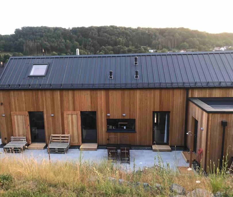 Eifelhausaufzeit-Vulkaneifel-Architekten-Chalet Mit Sauna Im Vulkankrater Immerath エクステリア 写真
