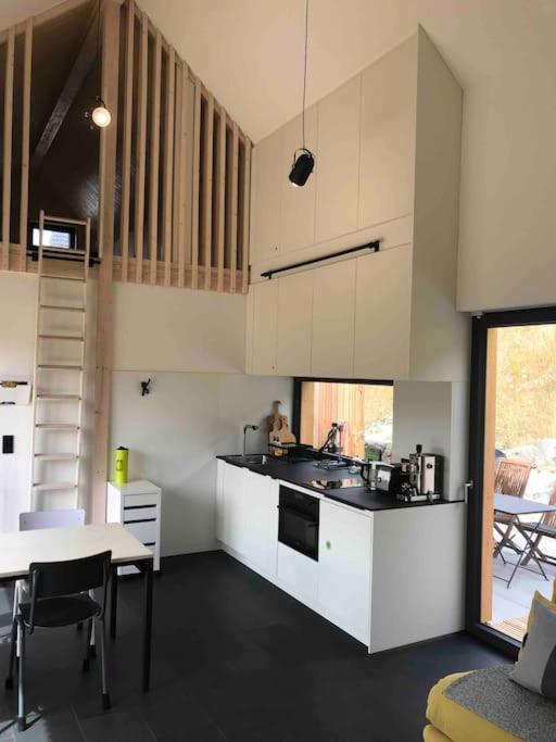 Eifelhausaufzeit-Vulkaneifel-Architekten-Chalet Mit Sauna Im Vulkankrater Immerath エクステリア 写真