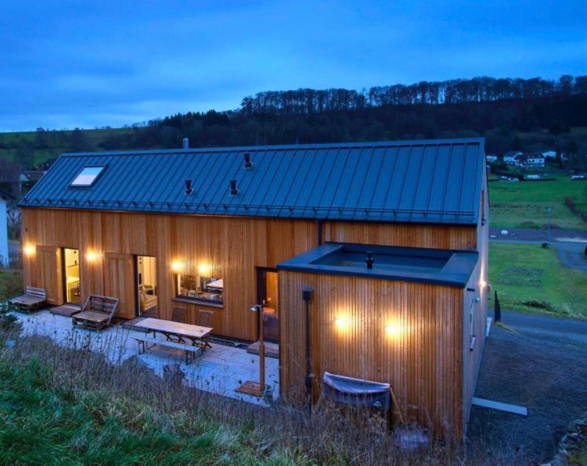 Eifelhausaufzeit-Vulkaneifel-Architekten-Chalet Mit Sauna Im Vulkankrater Immerath エクステリア 写真