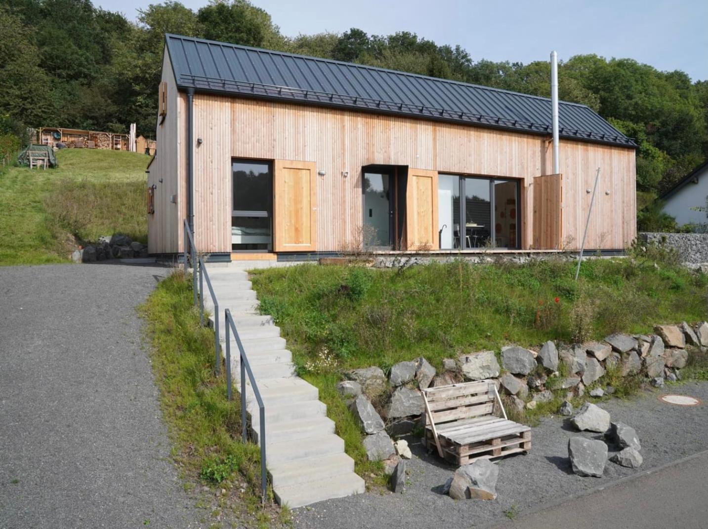 Eifelhausaufzeit-Vulkaneifel-Architekten-Chalet Mit Sauna Im Vulkankrater Immerath エクステリア 写真