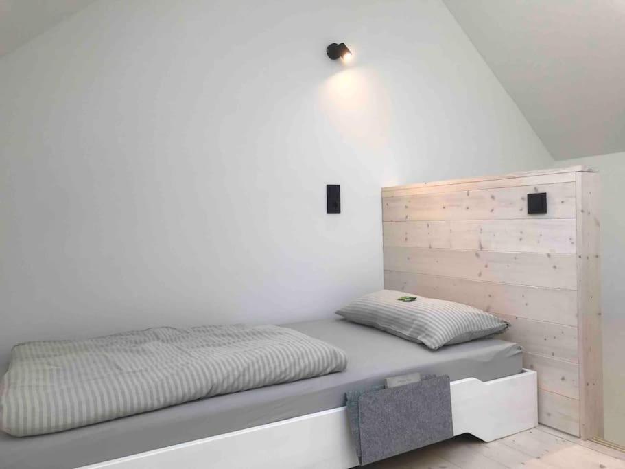 Eifelhausaufzeit-Vulkaneifel-Architekten-Chalet Mit Sauna Im Vulkankrater Immerath エクステリア 写真